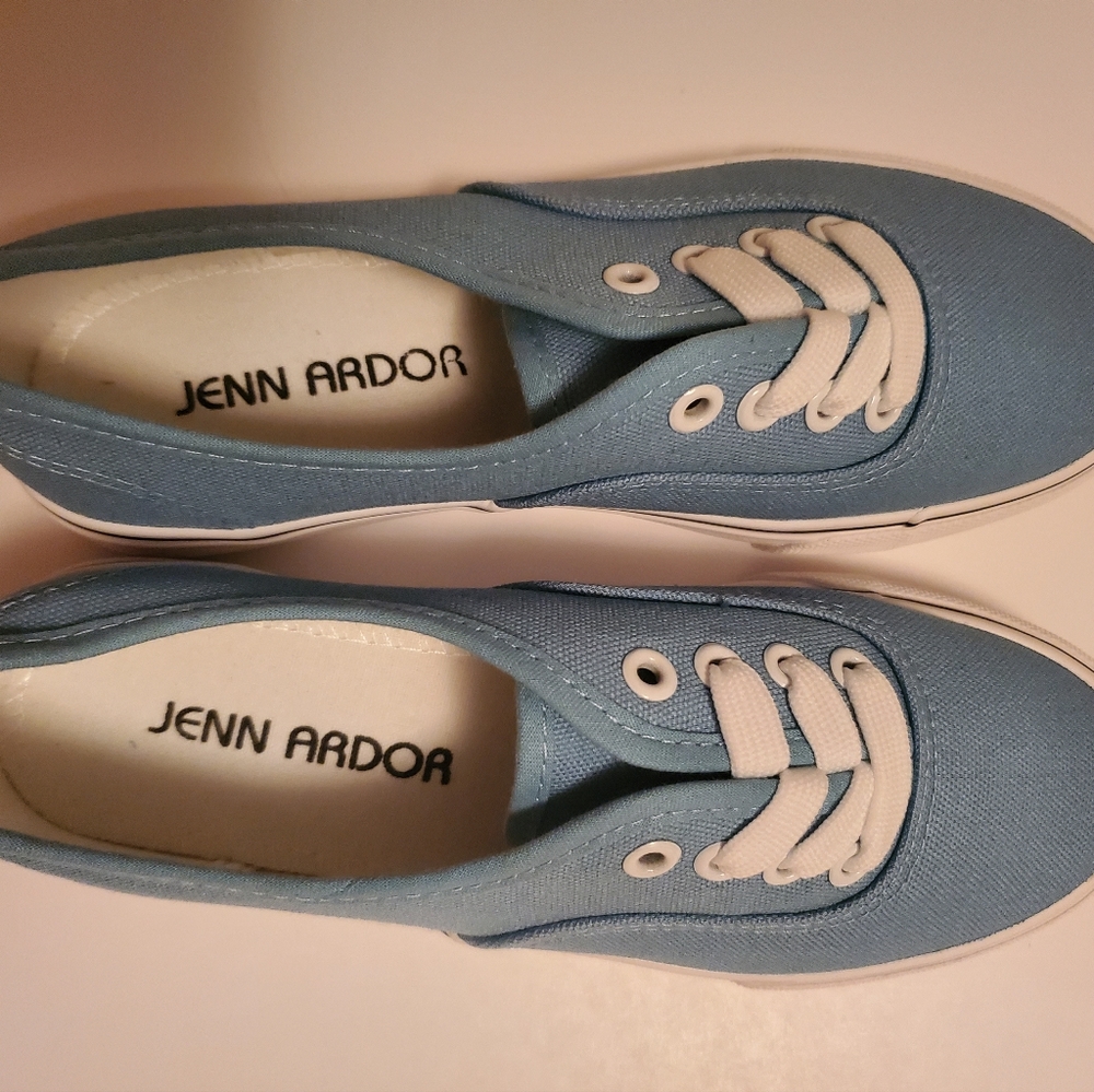 Jenn Ardor Low cut women canvass sneaker size 6